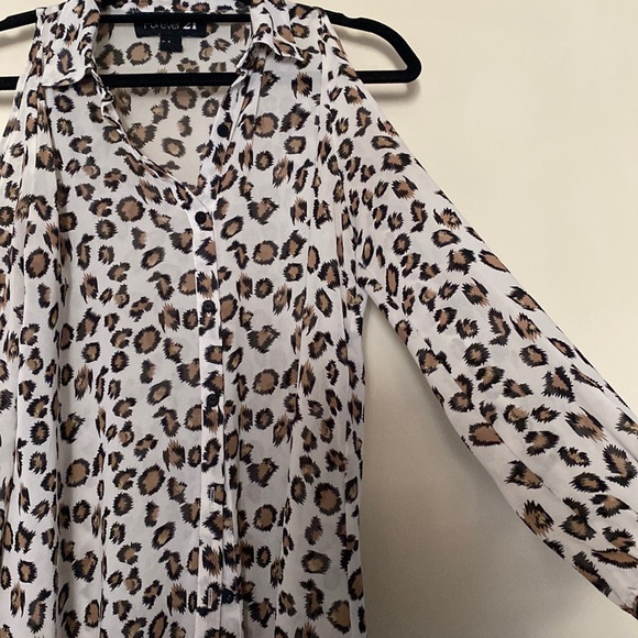 Forever 21 leopard blouse open shoulder - Picture 2 of 4